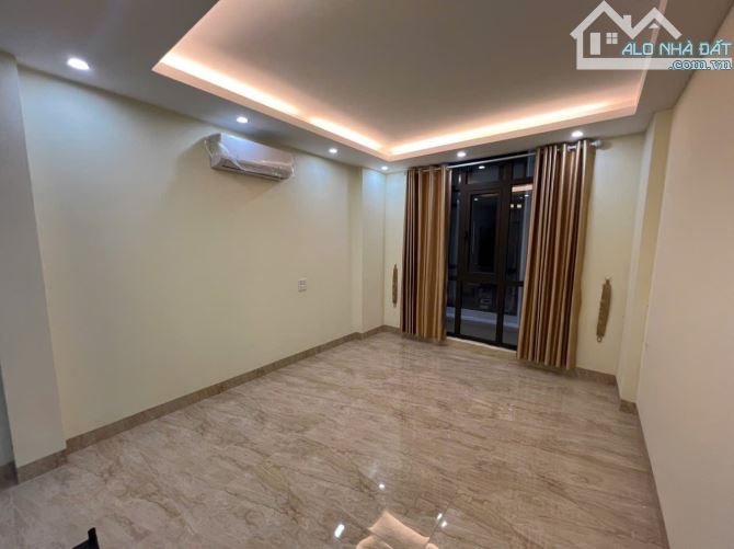 CHO THUÊ NGUYÊN CĂN NHÀ NGUYỄN VĂN CỪ- NGỌC LÂM - BỒ ĐỀ - Ô TÔ ĐỖ GẦN - 3PN - 6