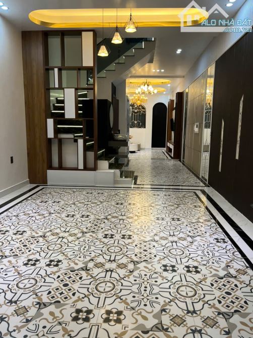 Bán toà căn hộ dịch vụ 18 phòng khu phân lô Văn Cao - 240m2 - ngang 12m - giá 23 tỷ - 6