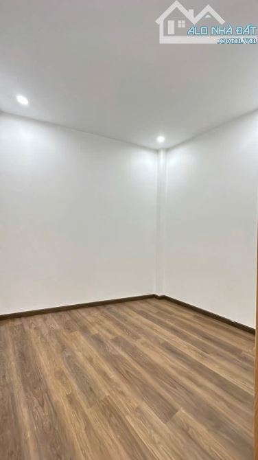BÁN NHÀ MỚI ĐẸP QUẬN 4 DT 3,8*11 DÂN CƯ 4 TẤM THIẾT KẾ HIỆN ĐẠI GIÁ 6TỈ NHĨNH GIÁP Q1 - 6