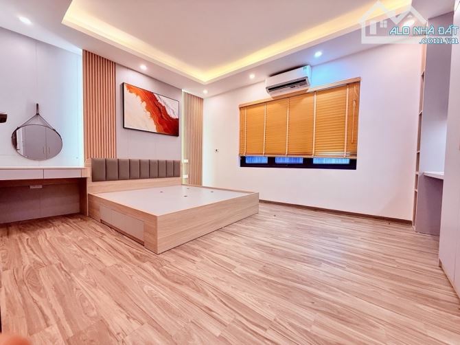 Bán nhà Lĩnh Nam. Thang máy - full nội thất. Vị trí đẹp - Ô tô tránh 1 nhà. - 7