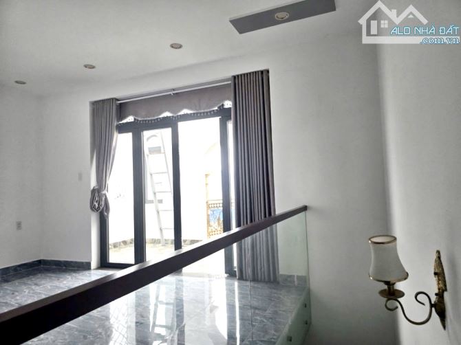NHÀ 4 TẦNG MỚI ĐẸP LUNG LINH - HỒ VĂN LONG -NGANG 5.6M - HẺM 8M CÓ VỈA HÈ -  NHỈNH 6 TỶ - 7
