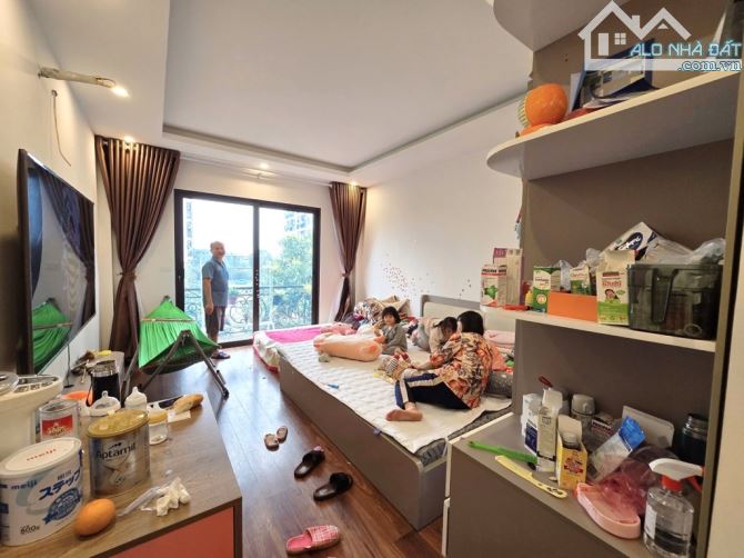 Bán nhà 6 tầng, thang máy, ô tô vào nhà tại Long Biên - 45m2/ 14.4 tỷ, gần Trường Quốc tế - 7