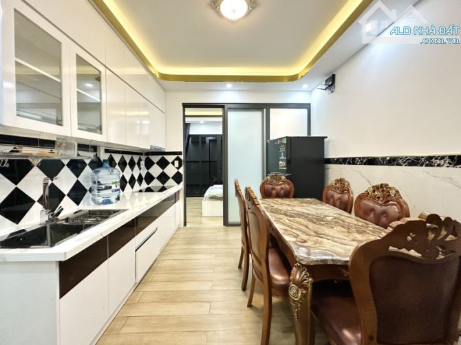 BÁN NHÀ ĐẸP QUẬN 3 - 5 TẦNG - THANG MÁY, Ô TÔ TRÁNH – 43M2 - TRẦN QUANG DIỆU - 13.5 TỶ - 7