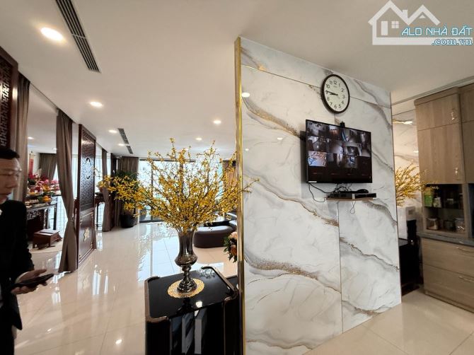 Mặt phố Hoàng Cầu 216m² - 9 tầng, MT 10.5m, View Hồ, Dòng tiền 3.6 tỷ/năm - 7