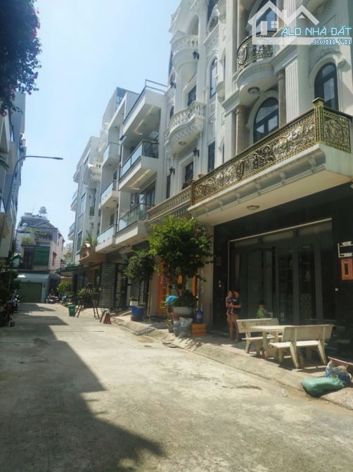 NHÀ 4 TẦNG MỚI ĐẸP LUNG LINH - HỒ VĂN LONG -NGANG 5.6M - HẺM 8M CÓ VỈA HÈ -  NHỈNH 6 TỶ - 8