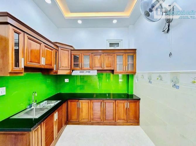 Đi nước ngoài định cư bán gấp nhà ở đường Nguyễn Văn Mai, phường Võ Thị Sáu, quận 3, giá 2 - 8