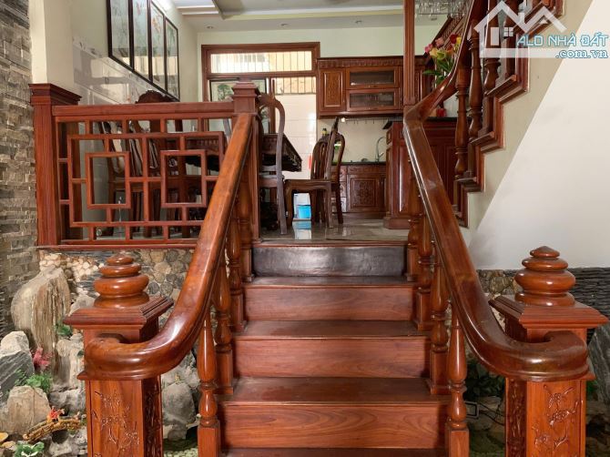 BÁN NHÀ 4 tầng Sân Thượng  – NỘI THẤT GỖ CAO CẤP – Mặt Tiền Đường, QUẬN 7 - 8