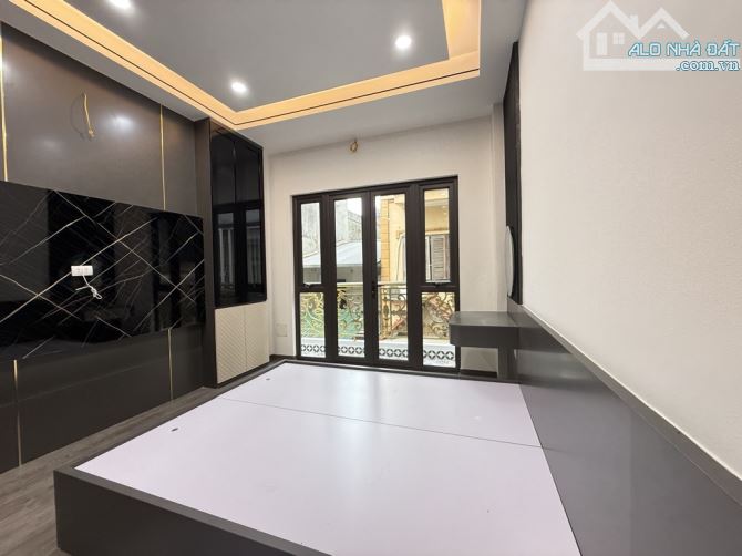 NGUYỄN AN NINH - 6 Tầng - Thang Máy - Ngõ Thông- Gần phố -Full Tiện Ích - 8