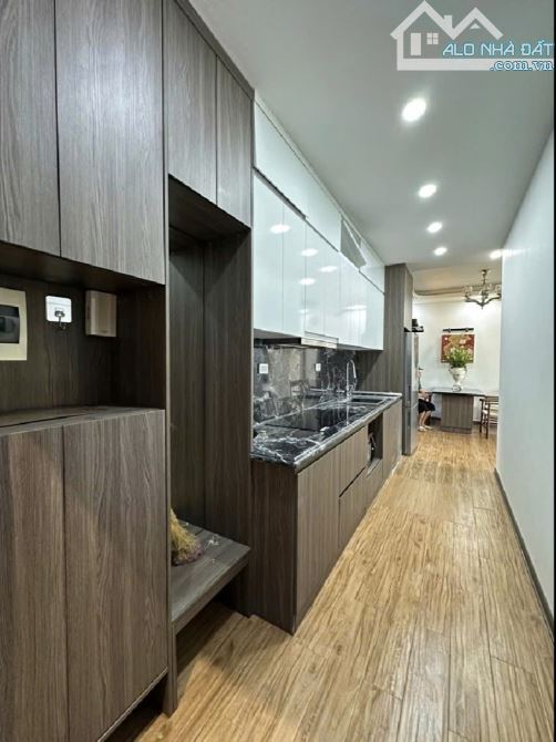 Bán căn hộ chung cư ( sân vườn 40 m2 như nhà thổ cư ) Minh Khai - DT 100 m2 x 3 PN - 8