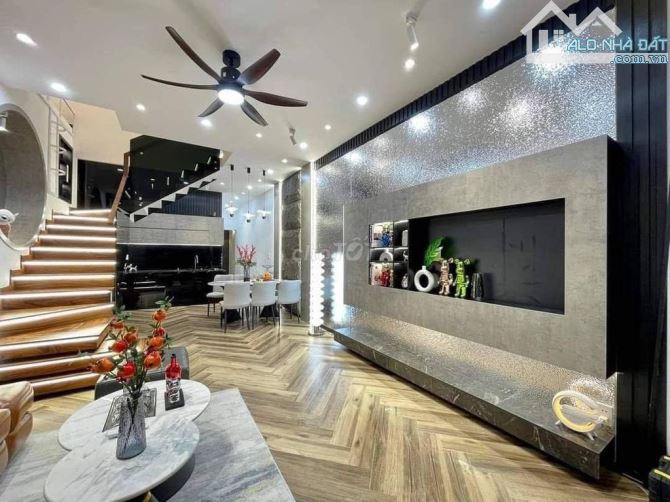 Độc quyền! Chùa Bộc, ngõ thông, 35m ra ô tô, ngõ to, nhà mới, 49m2*5T - 8