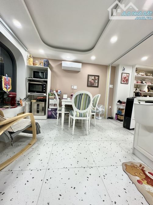 Bán căn nhà Dương Quảng Hàm 5 tầng có Gara oto 4PN - Nhà chủ xây kiên cố - 9