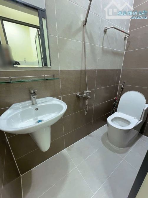 1 tỷ hơn có nhà xây mới ,1/ gần nguyễn sơn, tân phú - 30m ra mt - 2 tầng - ngang đẹp 4m - 9