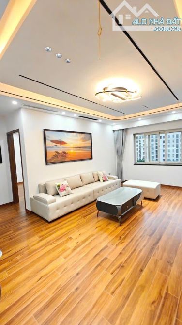 Cần bán căn hộ 3 ngủ Chung cư 4F Vũ Phạm Hàm giá 7,15 tỷ