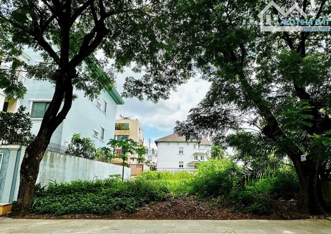 Đất đẹp đối diện công viên khu Villa Thủ Thiêm. DT 12,5x23M. Giá chỉ 45 tỷ TL