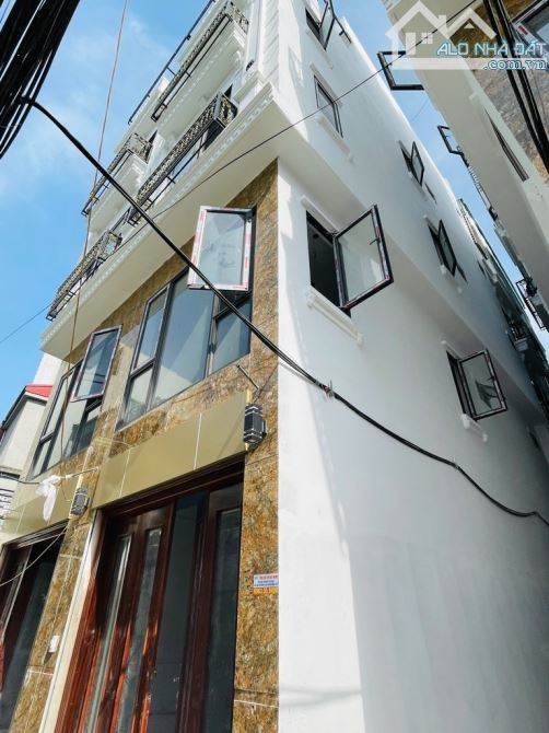 Ô tô đỗ cửa - Nhà mói 5 tầng - Thang máy- Lô góc - Giá tốt