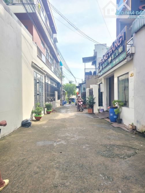 Bán nhà cấp 4 gác lửng cách đường Bùi Thị Xuân 50m p.Tân Bình Tp.Dĩ An chỉ 2ty600 TL M7296