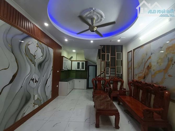 🎉🌹NHÀ ĐẸP DÂN XÂY - BÁT KHỐI LONG BIÊN - DT 30M X 5 TẦNG - MT 4.2M - Ô TÔ ĐỖ GẦN NHÀ