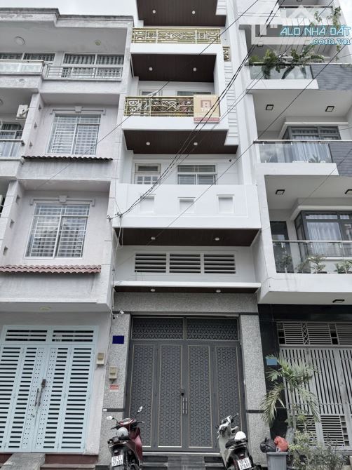 TÒA NHÀ CHDV 6 TẦNG – 20 PHÒNG – NGAY ĐH VĂN LANG – TIỀM NĂNG 1 TỶ/NĂM - CHỈ 16.9 TỶ