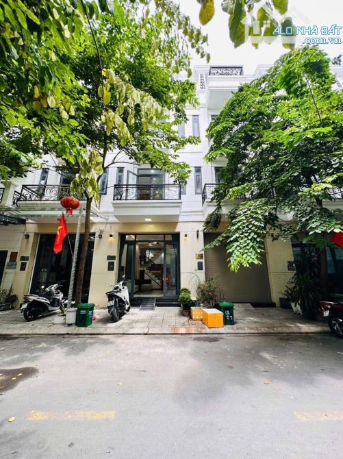 Nhà 4 tầng FULL NỘI THẤT đường THẠNH LỘC 26 phường TL Q12 DT 50,4m2 (4x12,46) đường 12m