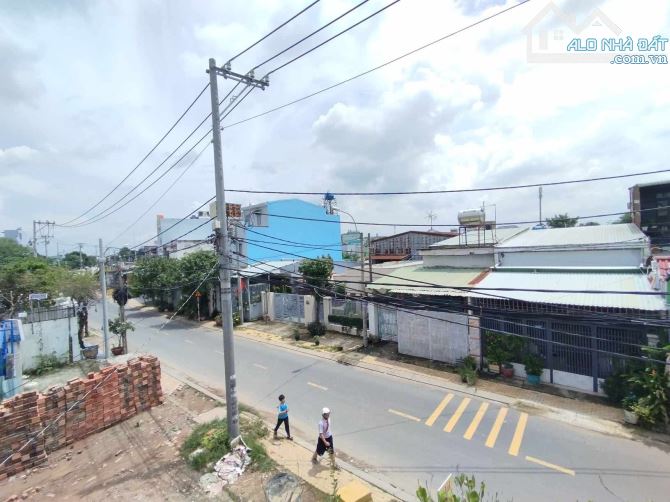 🏠HÓC MÔN MẶT TIỀN TÂN XUÂN 2 XÃ TÂN XUÂN NHÀ SÂN VƯỜN NGANG 9/11x30=338m2 CN 300m2 GIÁ CH