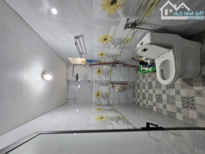 NHÀ 3 TẦNG; DT 100M BÁN NHÀ LÔ GÓC SIÊU ĐẸP - NGÕ TO NHƯ PHỐ THÔNG - GẦN HỒ - GẦN CHỢ - TR