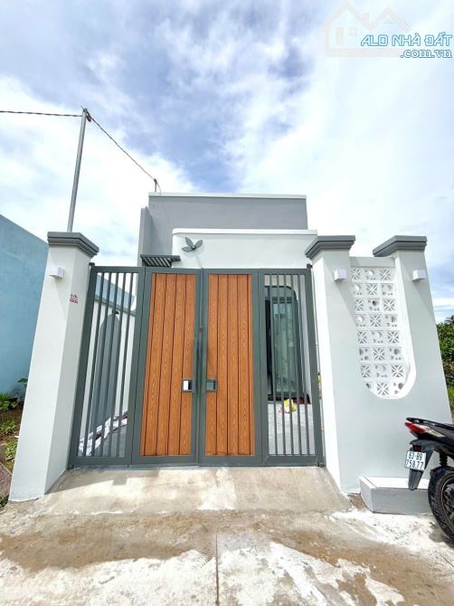Nhà cấp 4 mới hoàn thiện  Thuộc Long Hòa A , Phường Đạo Thạnh (ấp long hòa A xã đạo thạnh