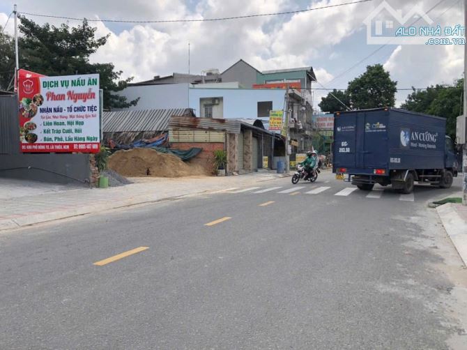 Bán gấp 121,9m2 đất mặt tiền kinh doanh đường số , gần chợ Bình Hoà, bệnh viện Thuận An