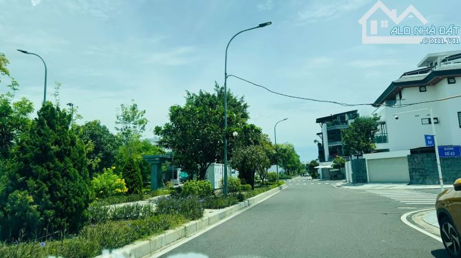 ĐƯỢC NGẮM HỒ, CÔNG VIÊN XANG MỖI NGÀY.. SẼ DỄ CHỊU HƠN CĂN HƯỚNG NẮNG KHÁC