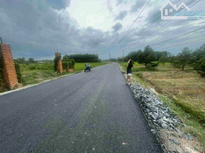 Cần bán đất mặt tiền đường nhựa 1/ DT 787 P. Lộc Hưng. Trảng Bàng Tây Ninh 8.500m2 Thổ 800