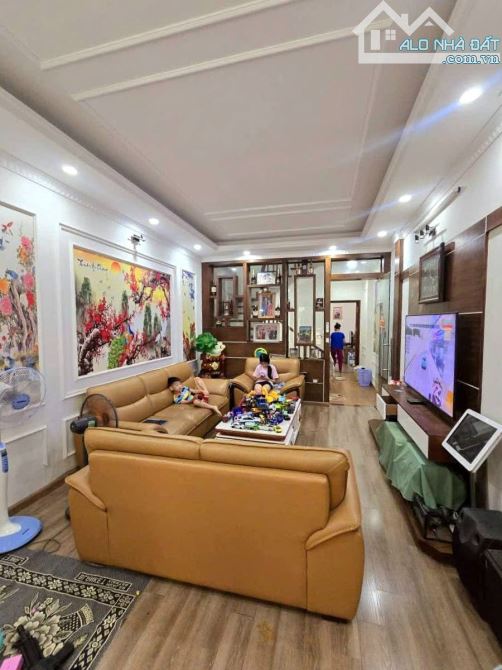 Bán Nhà Cổ Nhuế 50m, 5 Tầng , Ngõ ô Tô , Gần Phố 20m, Ngõ Thông , Trước Nhà 3m5 , Ở Ngay