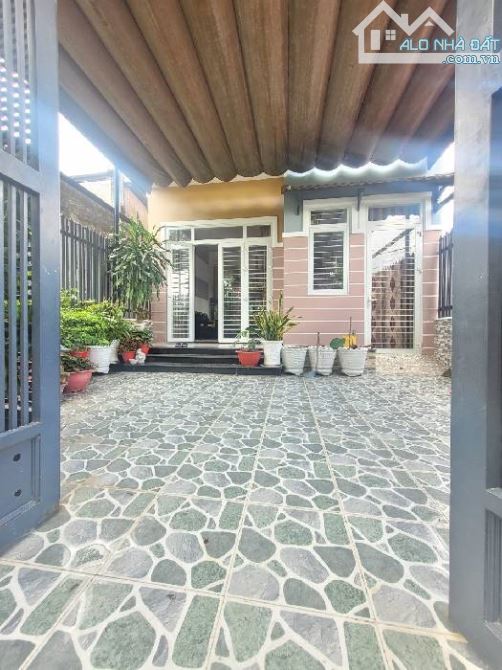 NHÀ GẦN KHU DU LỊCH BÌNH QUỚI, XE HƠI NGỦ TRONG NHÀ, 160M2, CHỈ 7.3 TỶ