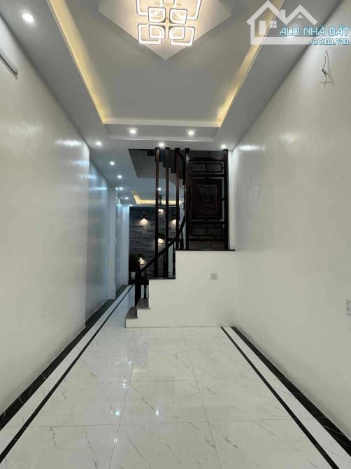 BÁN NHÀ ĐẸP 2.89 TỶ 3 TẦNG 52.8M2 Ô TÔ ĐỖ CỬA NGÕ GIẢI PHÓNG