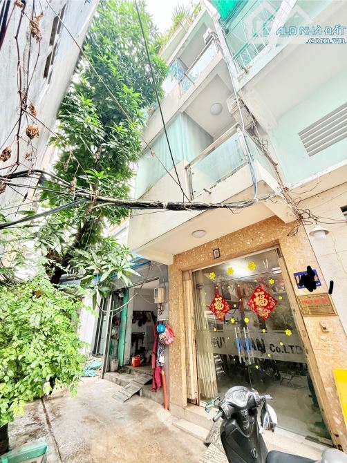 Ngộp bank nặng 4.5 tỷ, phường 8, Quận 11, 3 lầu, 4 phòng ngủ, 6.3 tỷ thương lượng