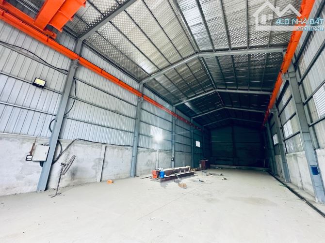 Cho thuê 500m2 sẵn cẩu trục tại Phú Mãn gần ql21