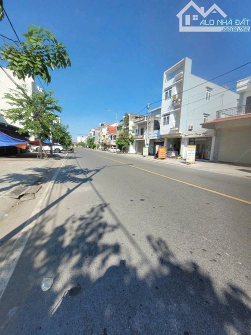 Lô góc 130,7m2  mặt 7m đường Máng Nước, Tổ 5, TT An Dương.