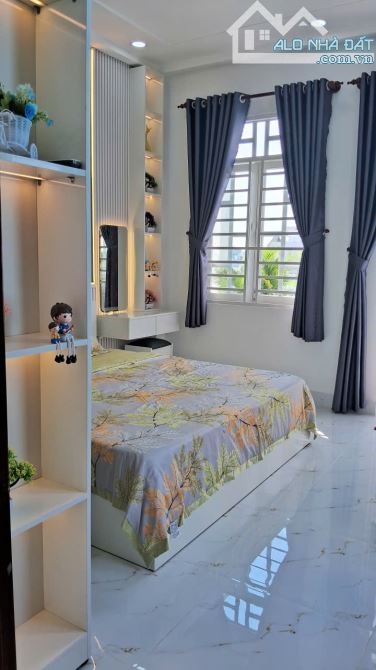 nhà đẹp ở ngay q12, dtsd: 175m2, chỉ có 5.5 tỷ