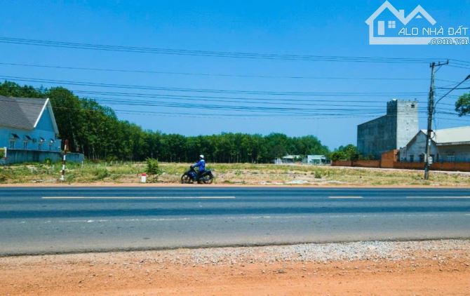 Sang gấp lại mảnh 1001 m2 (SHR) giá 300 triệu (bao sổ)