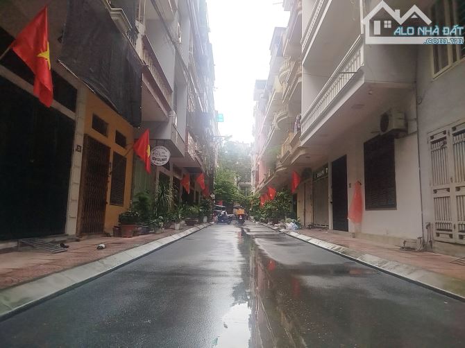 BÁN ĐẤT PHÂN LÔ VỈA HÈ Ô TÔ TRÁNH GONLDKMAX HỒ TÙNG MẬU DT 50M MT 4M GIÁ BÁN 14.8 TỶ
