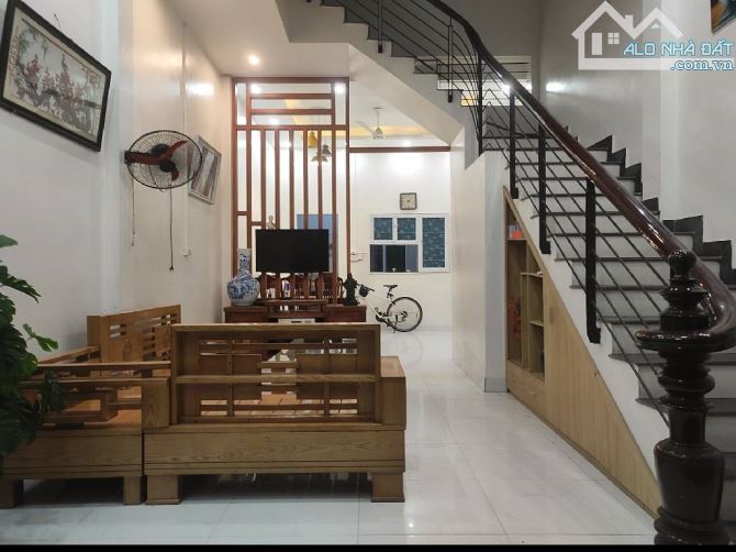 Cần bán gấp nhà phố Ô Cách, Long Biên 86m, 4 tầng, mặt tiền 4.5m, giá 16.8 tỷ.