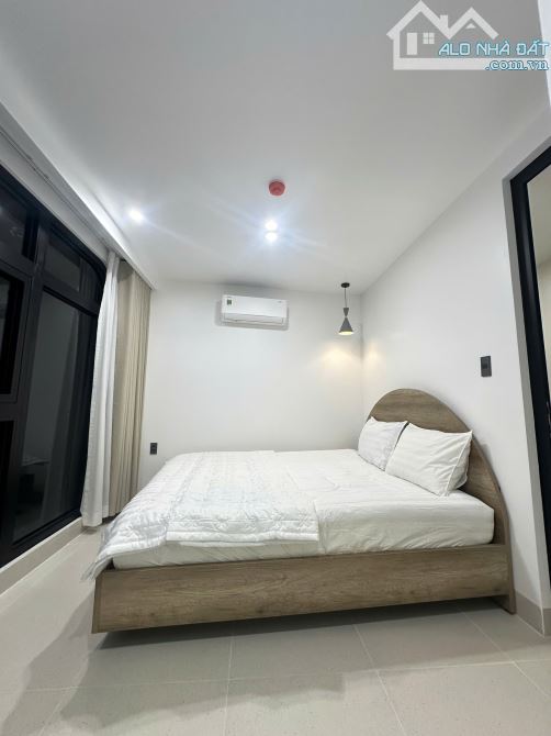 Bán Homestay Xây Mới 1 Trệt 4 Lầu Đường Nội Bộ Hồ Quý Ly 83M2 (4.65x18) - Giá: 15.7Tỷ