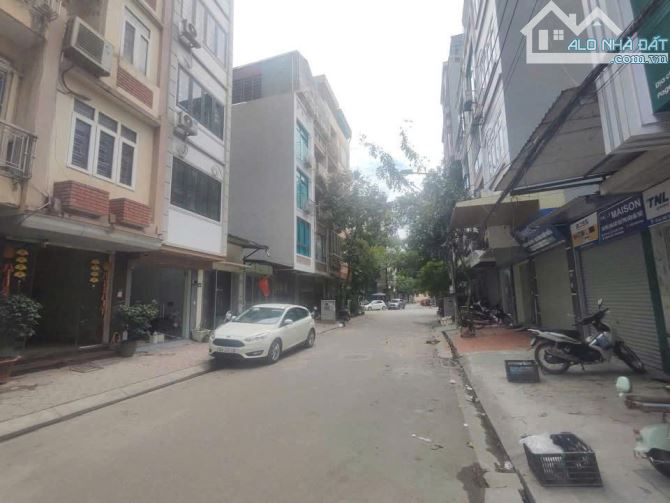 Liền kề Phú Diễn 45m, 5 tầng 1 tum, nhà mới, oto đỗ cửa