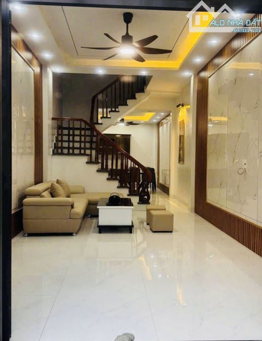 * LÊ TRỌNG TẤN- Ô TÔ VÀO NHÀ - THOÁNG TRƯỚC SAU - NGÕ THÔNG KINH DOANH