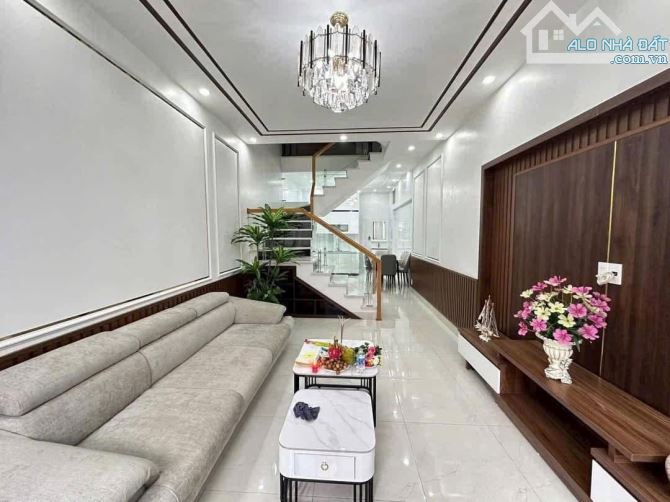 🏡 NGÃ TƯ SỞ -  FAFIM - Ô TÔ 7 CHỖ - NHÀ NHÌN RA VƯỜN