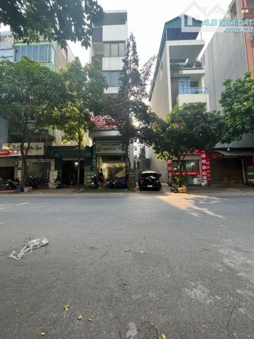 Nhà mặt phố Hoàng Công, 6 tầng thang máy, kinh doanh sầm uất, giá cực tốt