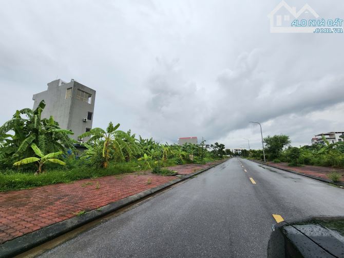 Bán lô Biệt Thự Đấu Giá Kim Chân nhìn Vườn Hoa, Bắc Ninh / Dt 280m2 MT 14m giá hơn 8 tỷ