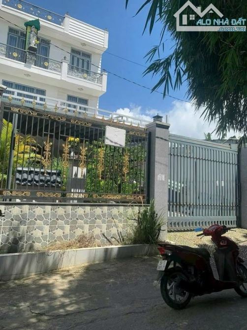 SIÊU BIỆT THỰ 8,3 X30 VỊ TRÍ SIÊU ĐẸP ẤP 3 ĐÔNG THẠNH GIÁP RANH QUẬN 12