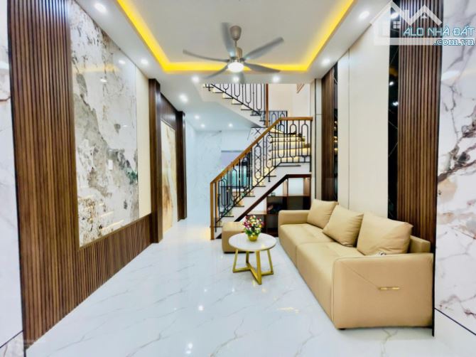 bán nhà  ngay nguyễn ảnh thủ-72m2- chỉ có 5.5 tỷ