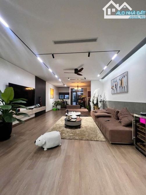 BÁN NHÀ PHÂN LÔ NGHĨA ĐÔ, 6 TẦNG THANG MÁY, ÔTÔ TRÁNH, KINH DOANH ĐỈNH, DT 61M² HƠN 18 TỶ