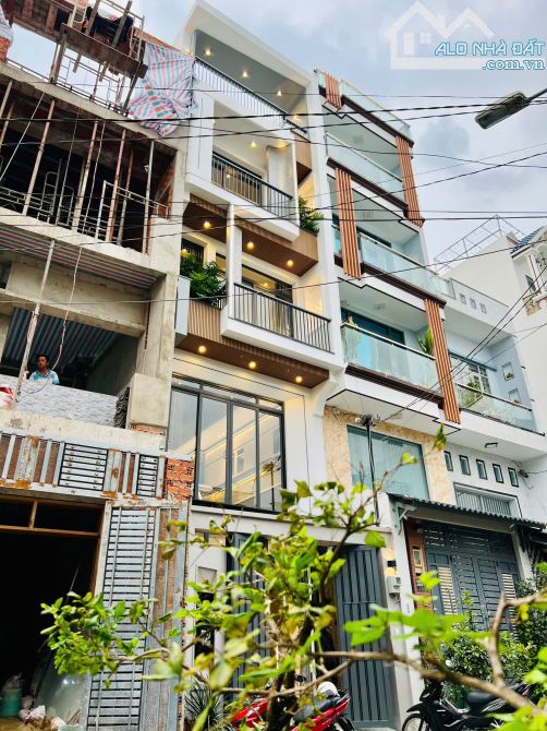 Hoa Khôi Nhà Phố Đường Lê Văn Quới 4x16m 5 Tầng Full Nội Thất Giá Tốt 8,39 Tỷ SHR
