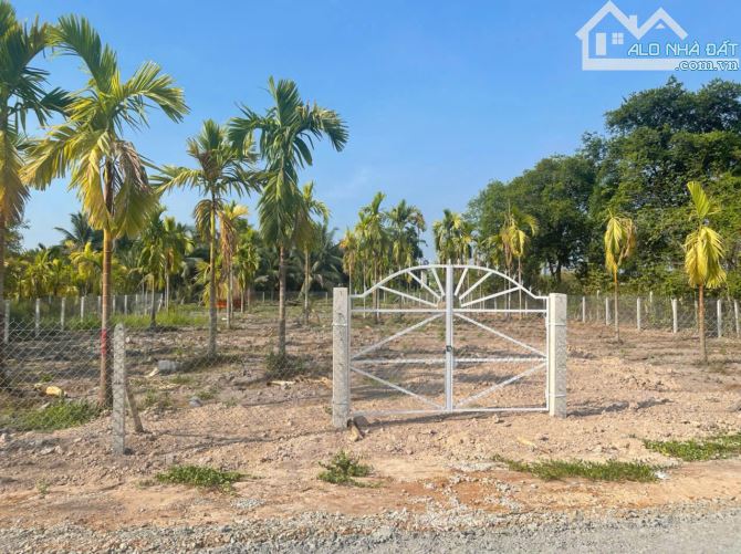 Xã lỗ 700tr. Lô đất 28x46 đường xe hơi. 1,8 tỷ